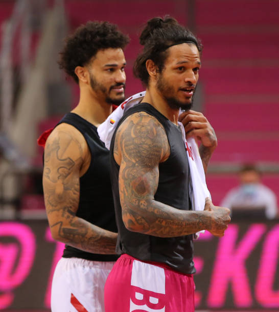 以及年轻门 以及年轻门